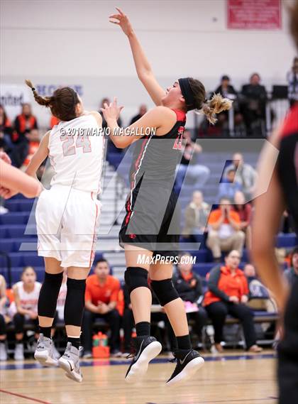 Thumbnail 2 in Palmview vs United (UIL 6A Bi-District Playoff) photogallery.