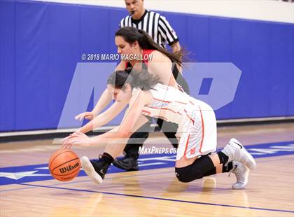 Thumbnail 2 in Palmview vs United (UIL 6A Bi-District Playoff) photogallery.