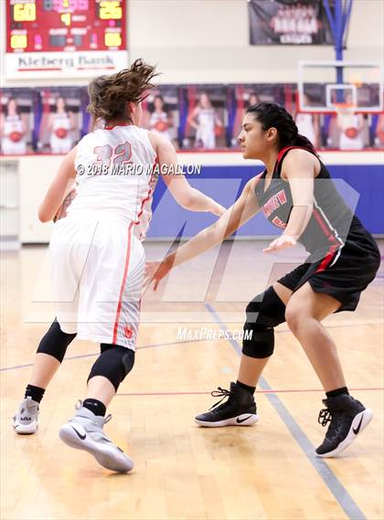 Thumbnail 2 in Palmview vs United (UIL 6A Bi-District Playoff) photogallery.