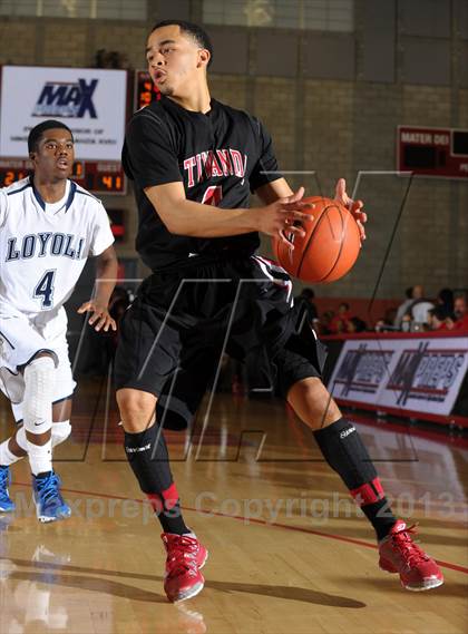 Thumbnail 2 in Loyola vs. Etiwanda (Nike Extravagnaza) photogallery.