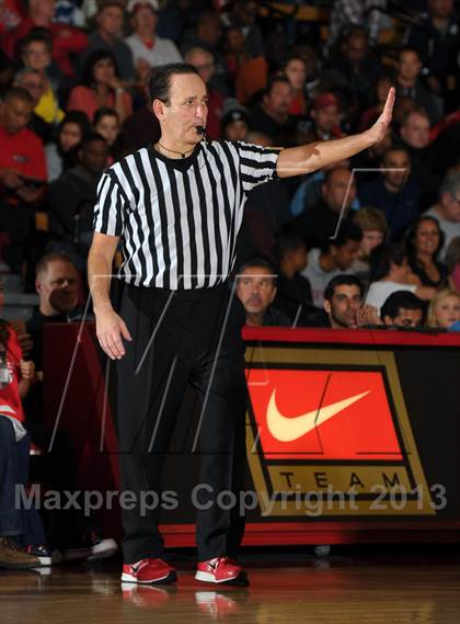 Thumbnail 1 in Loyola vs. Etiwanda (Nike Extravagnaza) photogallery.