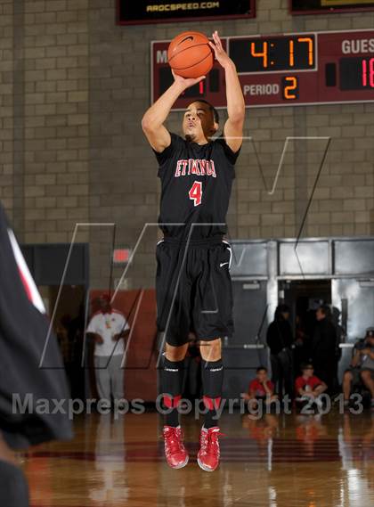 Thumbnail 2 in Loyola vs. Etiwanda (Nike Extravagnaza) photogallery.