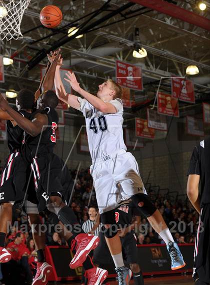 Thumbnail 3 in Loyola vs. Etiwanda (Nike Extravagnaza) photogallery.