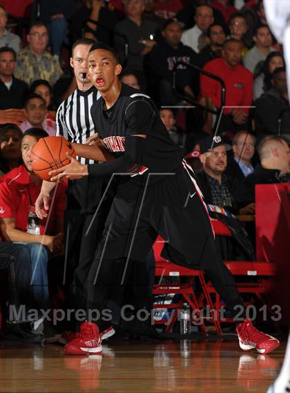 Thumbnail 2 in Loyola vs. Etiwanda (Nike Extravagnaza) photogallery.