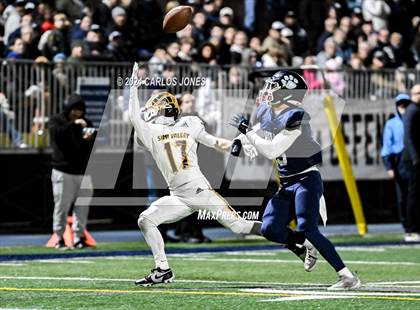 Thumbnail 2 in Simi Valley vs. Loyola (CIF SS Division 3 Semifinal) photogallery.