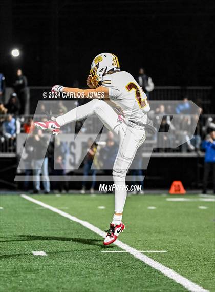 Thumbnail 3 in Simi Valley vs. Loyola (CIF SS Division 3 Semifinal) photogallery.