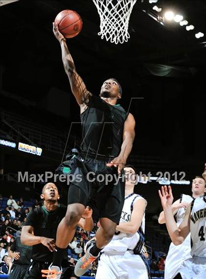 Thumbnail 3 in Lincoln vs. La Costa Canyon (CIF D2 SoCal Regional Final) photogallery.