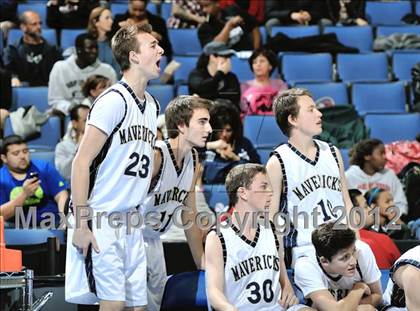 Thumbnail 2 in Lincoln vs. La Costa Canyon (CIF D2 SoCal Regional Final) photogallery.