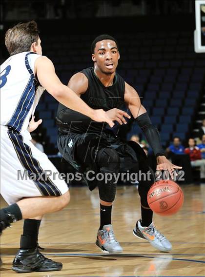Thumbnail 2 in Lincoln vs. La Costa Canyon (CIF D2 SoCal Regional Final) photogallery.