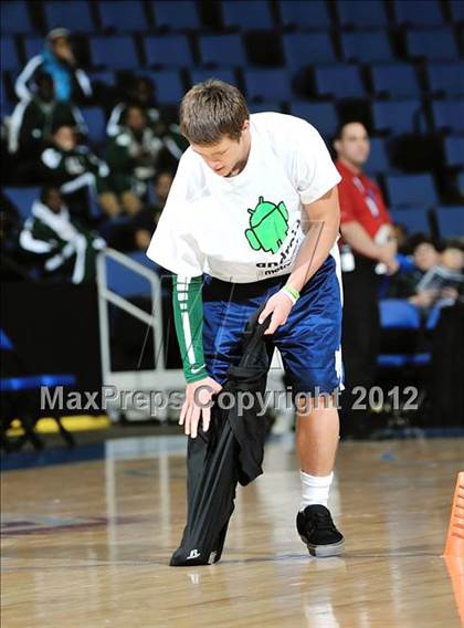 Thumbnail 3 in Lincoln vs. La Costa Canyon (CIF D2 SoCal Regional Final) photogallery.