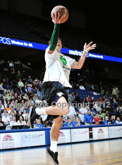 Thumbnail 2 in Lincoln vs. La Costa Canyon (CIF D2 SoCal Regional Final) photogallery.
