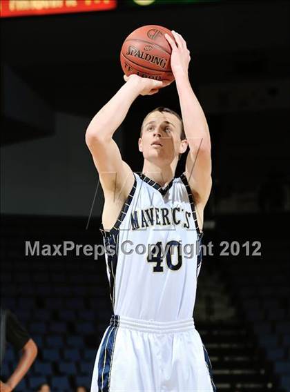Thumbnail 3 in Lincoln vs. La Costa Canyon (CIF D2 SoCal Regional Final) photogallery.