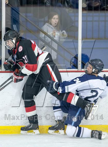 Thumbnail 1 in Chaminade vs. St. Louis University photogallery.