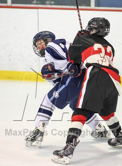 Thumbnail 2 in Chaminade vs. St. Louis University photogallery.