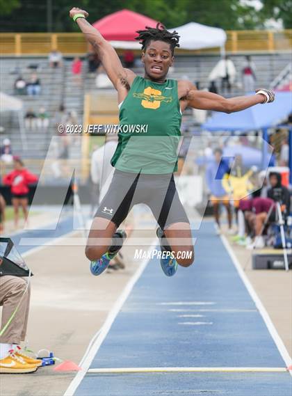 Thumbnail 2 in NCHSAA 3A State Track & Field Championship photogallery.