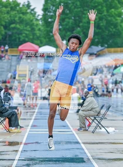Thumbnail 3 in NCHSAA 3A State Track & Field Championship photogallery.