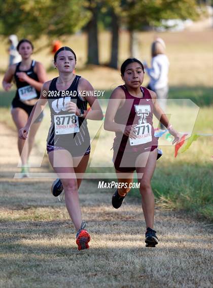 Thumbnail 2 in UIL Cross Country District 23-AA Meet photogallery.