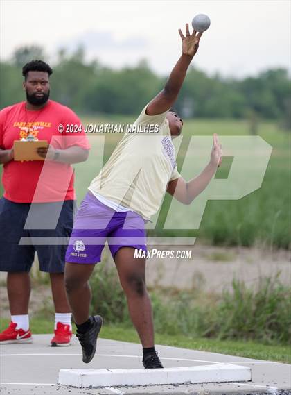 Thumbnail 2 in LHSAA 1A-8 District Meet photogallery.