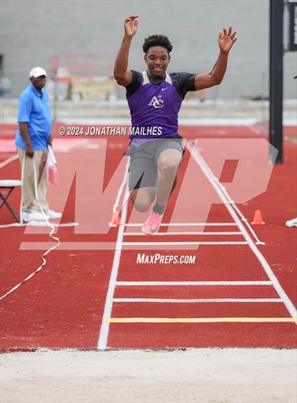 Thumbnail 1 in LHSAA 1A-8 District Meet photogallery.