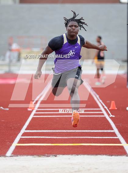 Thumbnail 3 in LHSAA 1A-8 District Meet photogallery.