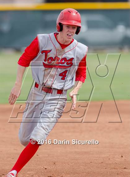 Thumbnail 3 in Desert Vista vs. Mountain View (Desert Vista Tournament) photogallery.
