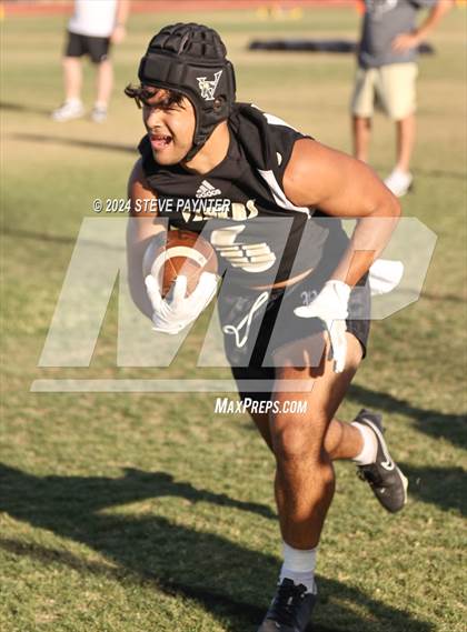 Thumbnail 1 in Verrado Black vs. Gold (Spring Football) photogallery.
