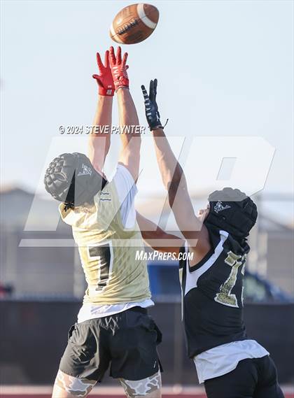 Thumbnail 2 in Verrado Black vs. Gold (Spring Football) photogallery.