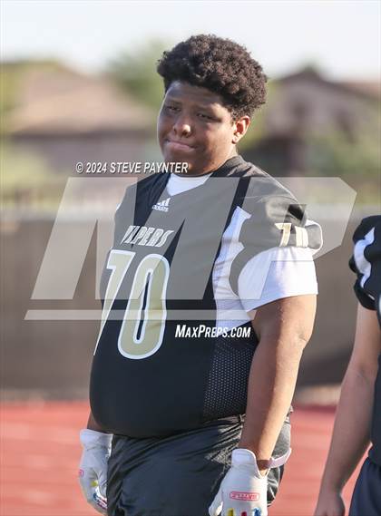 Thumbnail 1 in Verrado Black vs. Gold (Spring Football) photogallery.