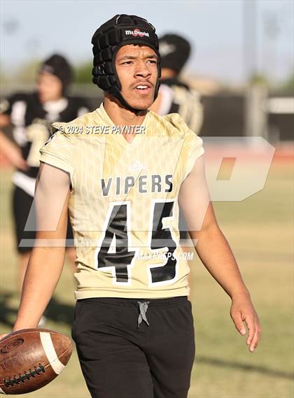 Thumbnail 1 in Verrado Black vs. Gold (Spring Football) photogallery.