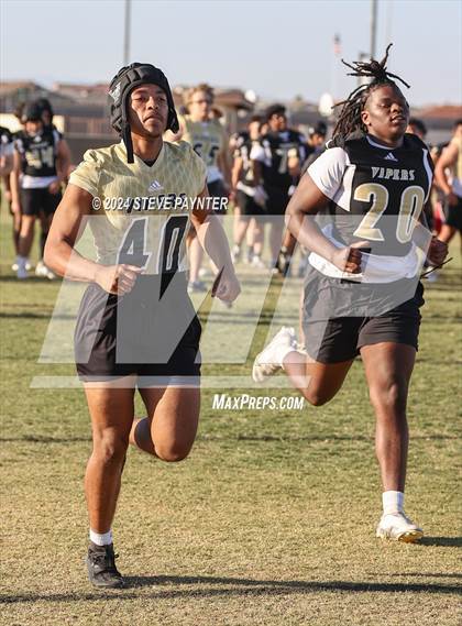 Thumbnail 3 in Verrado Black vs. Gold (Spring Football) photogallery.