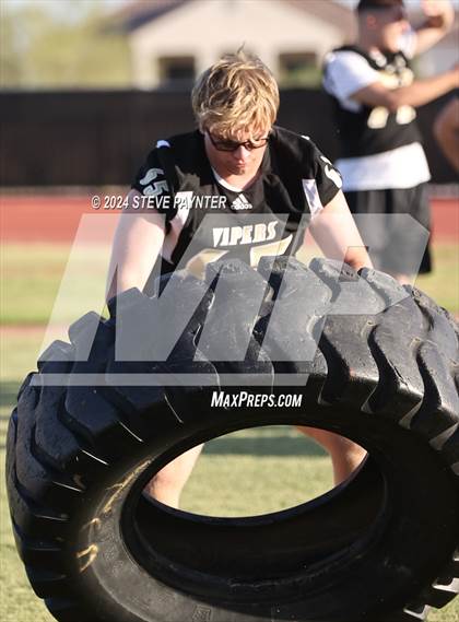 Thumbnail 1 in Verrado Black vs. Gold (Spring Football) photogallery.