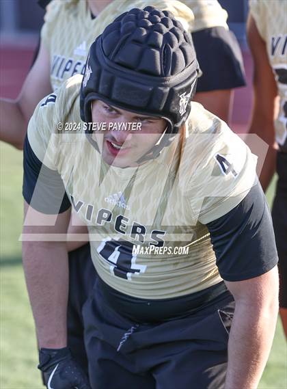 Thumbnail 3 in Verrado Black vs. Gold (Spring Football) photogallery.
