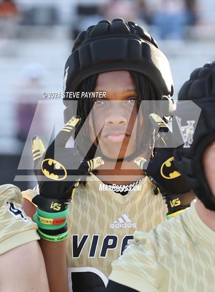 Thumbnail 3 in Verrado Black vs. Gold (Spring Football) photogallery.