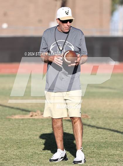 Thumbnail 3 in Verrado Black vs. Gold (Spring Football) photogallery.