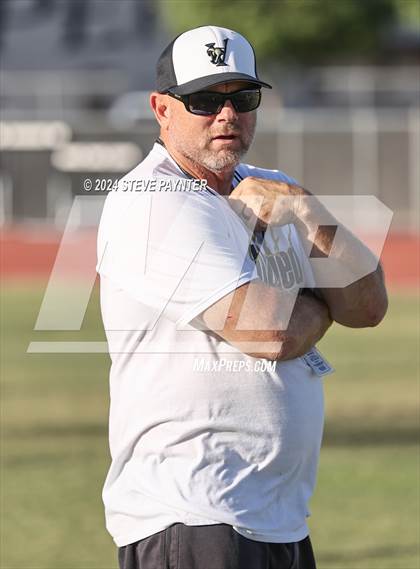 Thumbnail 1 in Verrado Black vs. Gold (Spring Football) photogallery.