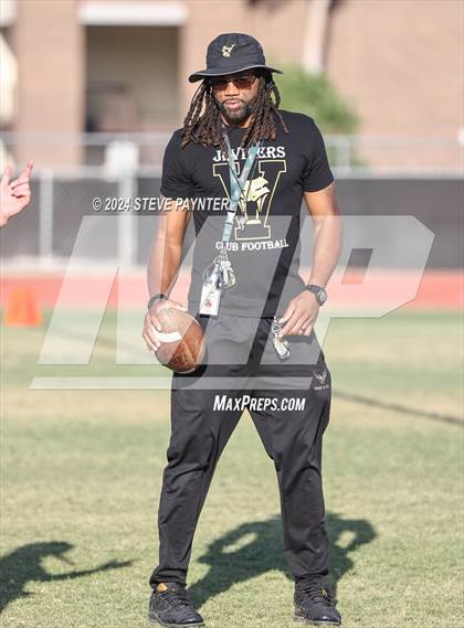 Thumbnail 2 in Verrado Black vs. Gold (Spring Football) photogallery.