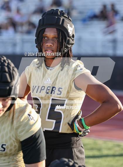 Thumbnail 1 in Verrado Black vs. Gold (Spring Football) photogallery.