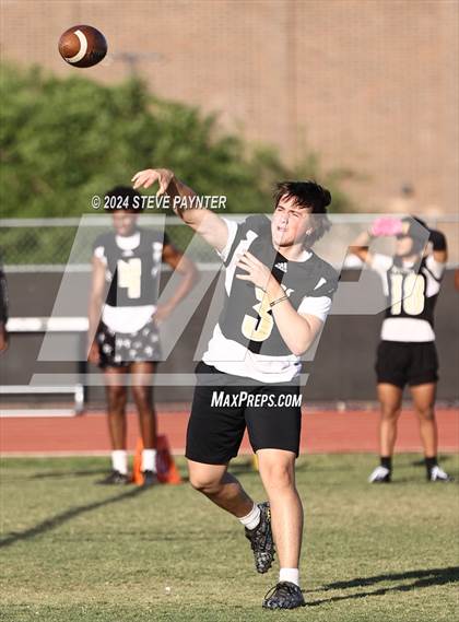 Thumbnail 1 in Verrado Black vs. Gold (Spring Football) photogallery.
