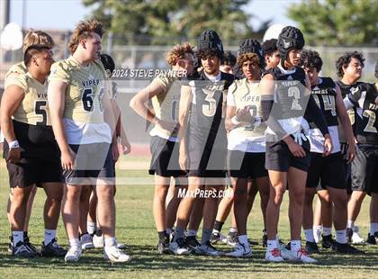 Thumbnail 2 in Verrado Black vs. Gold (Spring Football) photogallery.