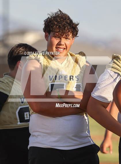 Thumbnail 2 in Verrado Black vs. Gold (Spring Football) photogallery.