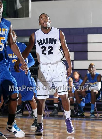 Thumbnail 2 in Grant vs. Sacramento (St. Hope Elite Classic) photogallery.