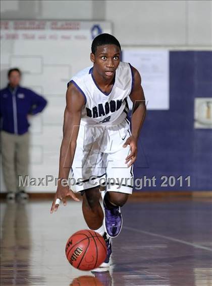 Thumbnail 2 in Grant vs. Sacramento (St. Hope Elite Classic) photogallery.
