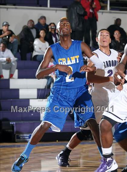 Thumbnail 1 in Grant vs. Sacramento (St. Hope Elite Classic) photogallery.