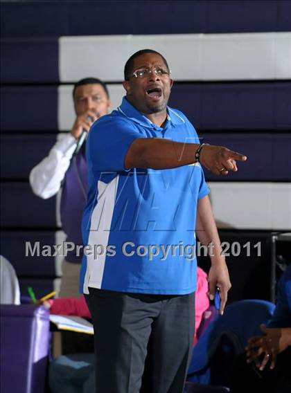 Thumbnail 2 in Grant vs. Sacramento (St. Hope Elite Classic) photogallery.