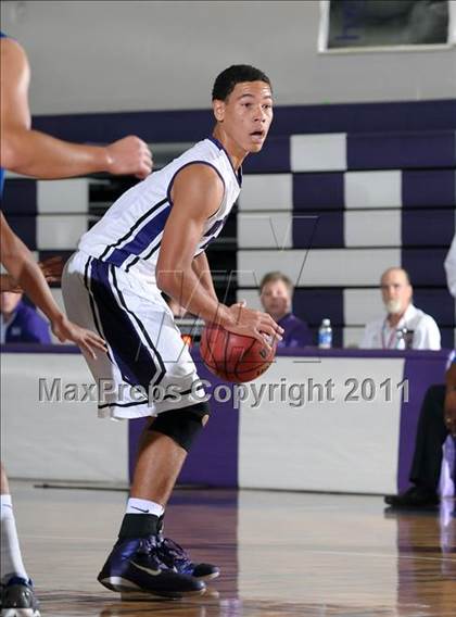 Thumbnail 2 in Grant vs. Sacramento (St. Hope Elite Classic) photogallery.