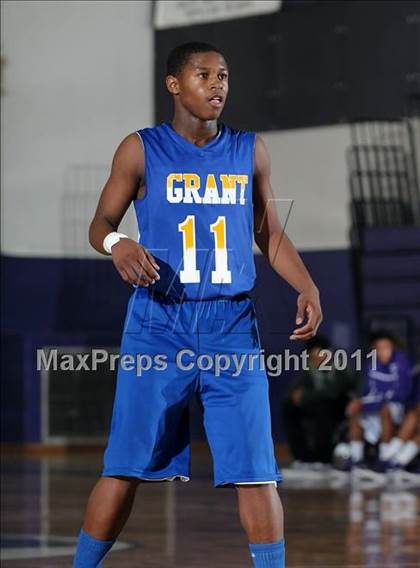 Thumbnail 1 in Grant vs. Sacramento (St. Hope Elite Classic) photogallery.