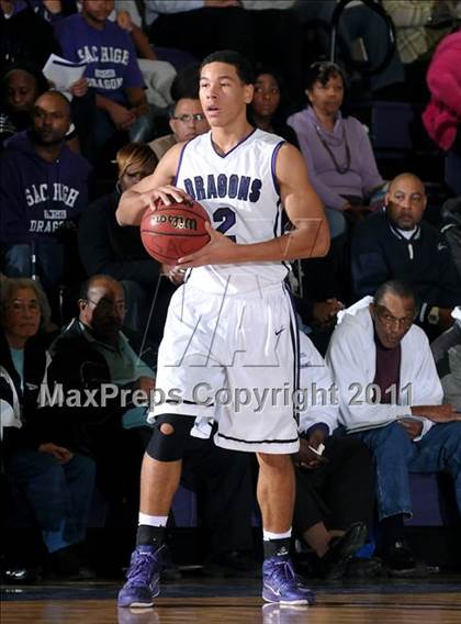 Thumbnail 2 in Grant vs. Sacramento (St. Hope Elite Classic) photogallery.