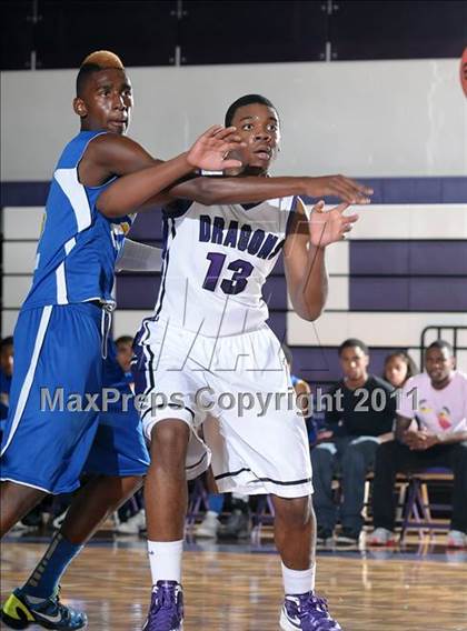 Thumbnail 2 in Grant vs. Sacramento (St. Hope Elite Classic) photogallery.