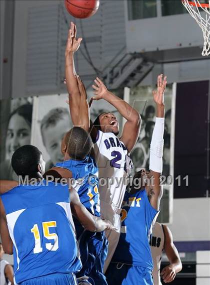 Thumbnail 3 in Grant vs. Sacramento (St. Hope Elite Classic) photogallery.