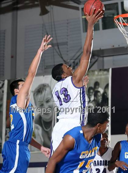 Thumbnail 1 in Grant vs. Sacramento (St. Hope Elite Classic) photogallery.